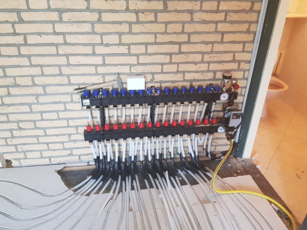 Vloerverwarming verdeler geplaatst
